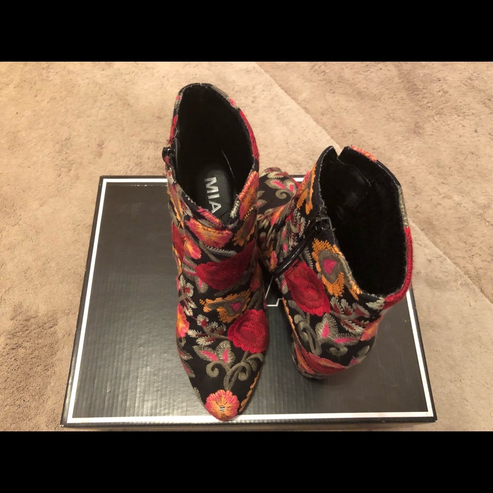 MIA Rosebud Booties